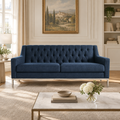 Canapé Montgomery 3 places en tissu bleu marine, dossier capitonné et piètement métallique argenté dans un salon contemporain